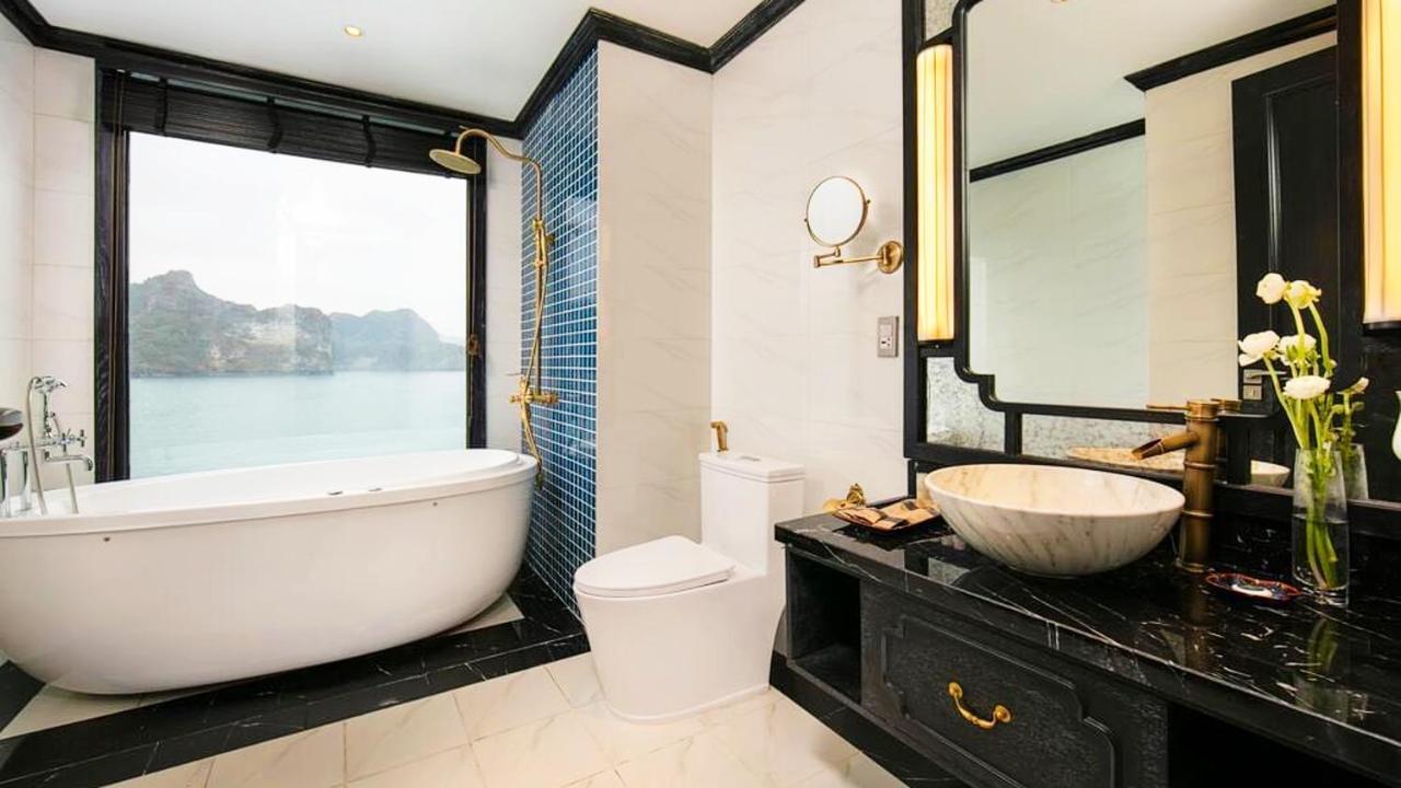 Lotus Elegance Cruise Hotel Ha Long Bagian luar foto