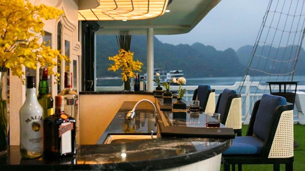Lotus Elegance Cruise Hotel Ha Long Bagian luar foto