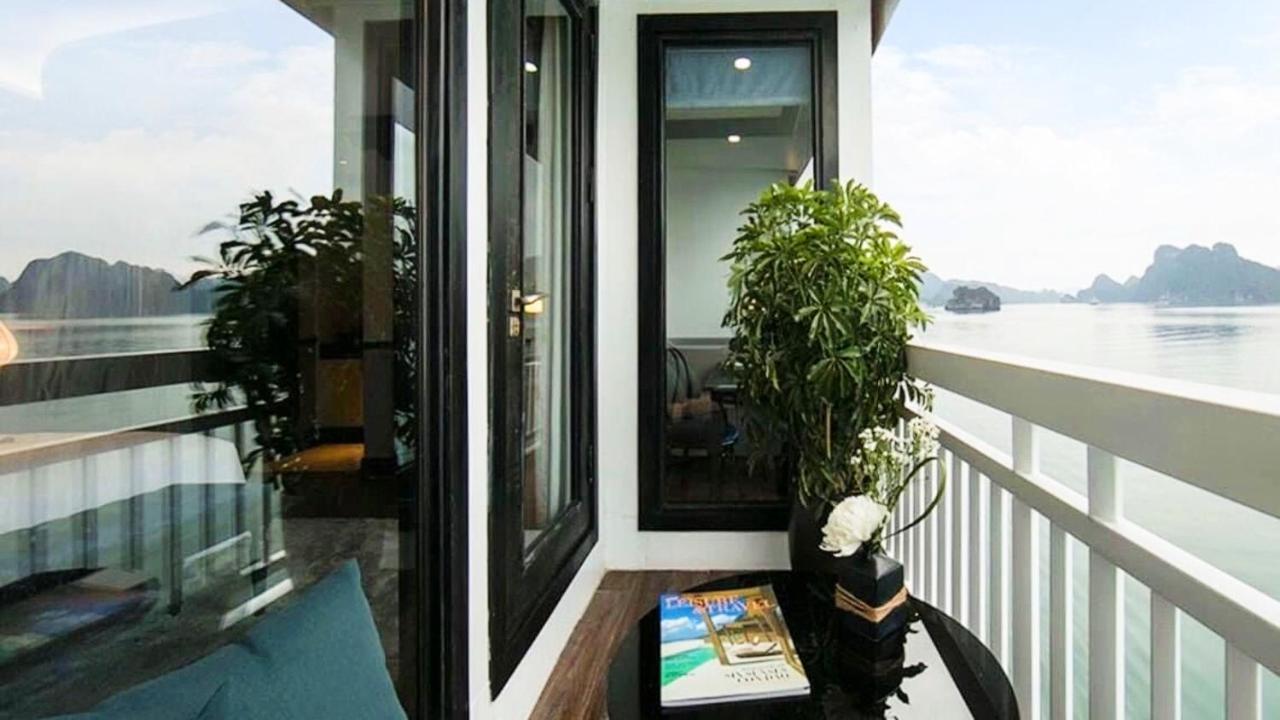 Lotus Elegance Cruise Hotel Ha Long Bagian luar foto
