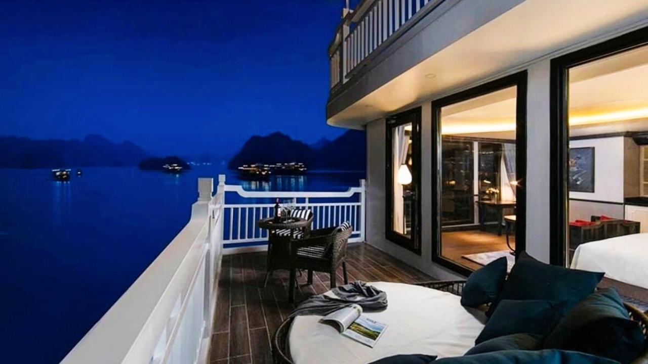 Lotus Elegance Cruise Hotel Ha Long Bagian luar foto