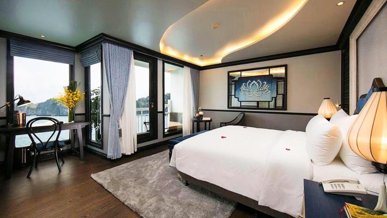 Lotus Elegance Cruise Hotel Ha Long Bagian luar foto