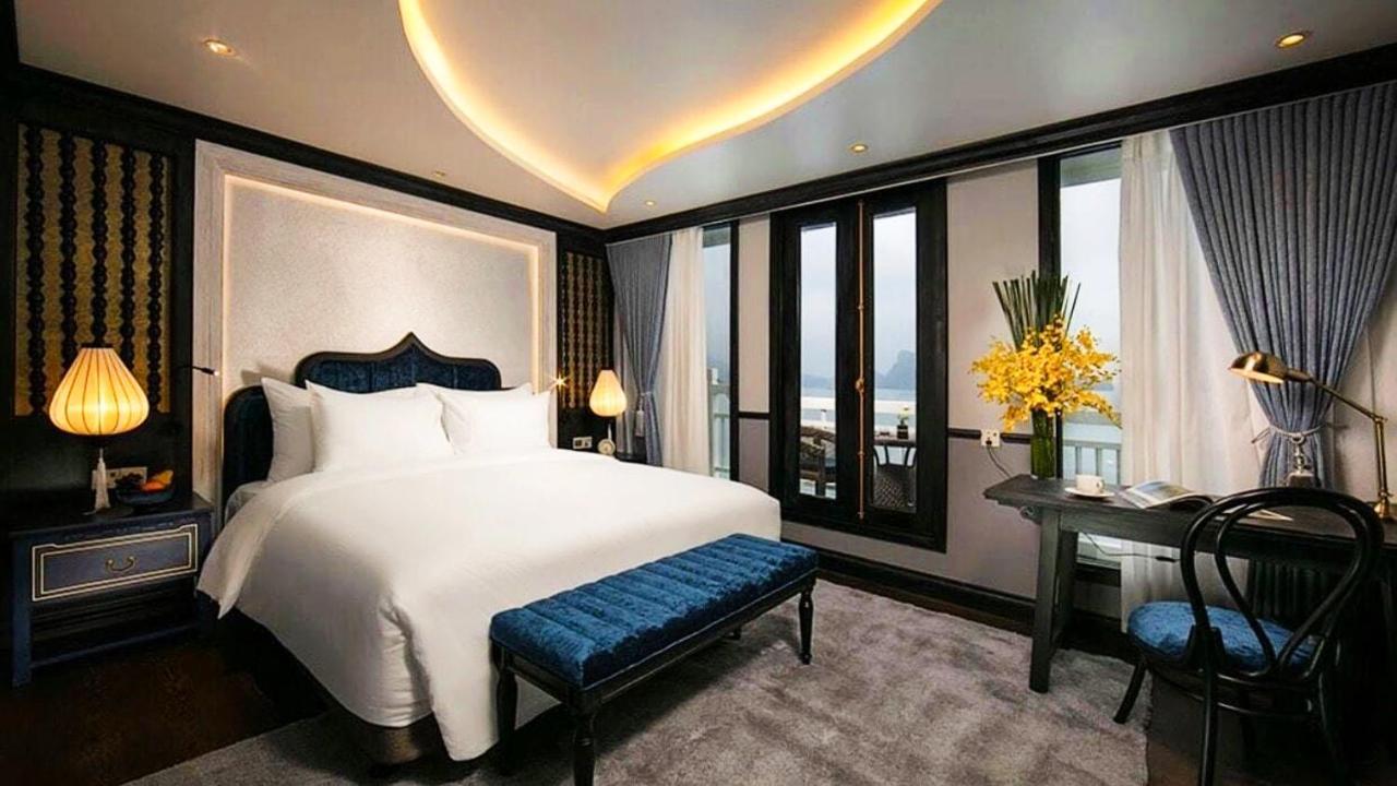Lotus Elegance Cruise Hotel Ha Long Bagian luar foto