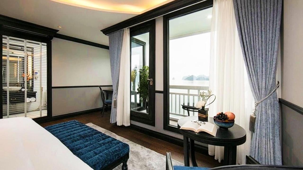 Lotus Elegance Cruise Hotel Ha Long Bagian luar foto