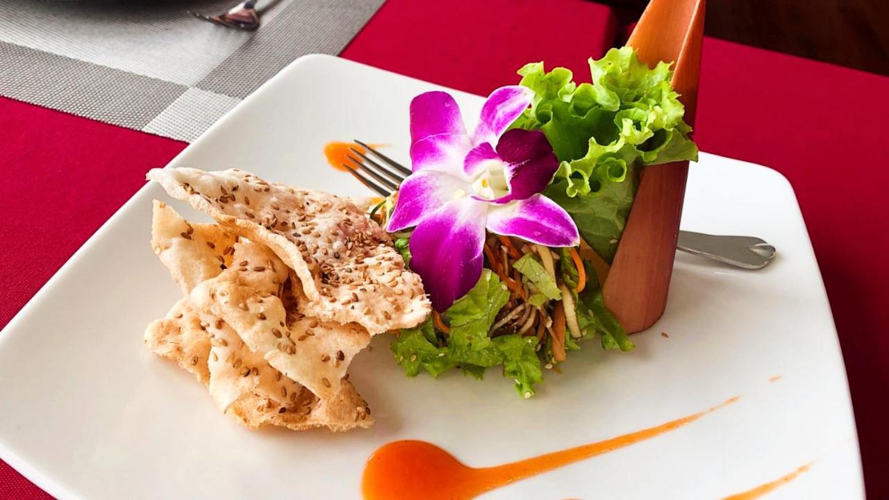 Lotus Elegance Cruise Hotel Ha Long Bagian luar foto
