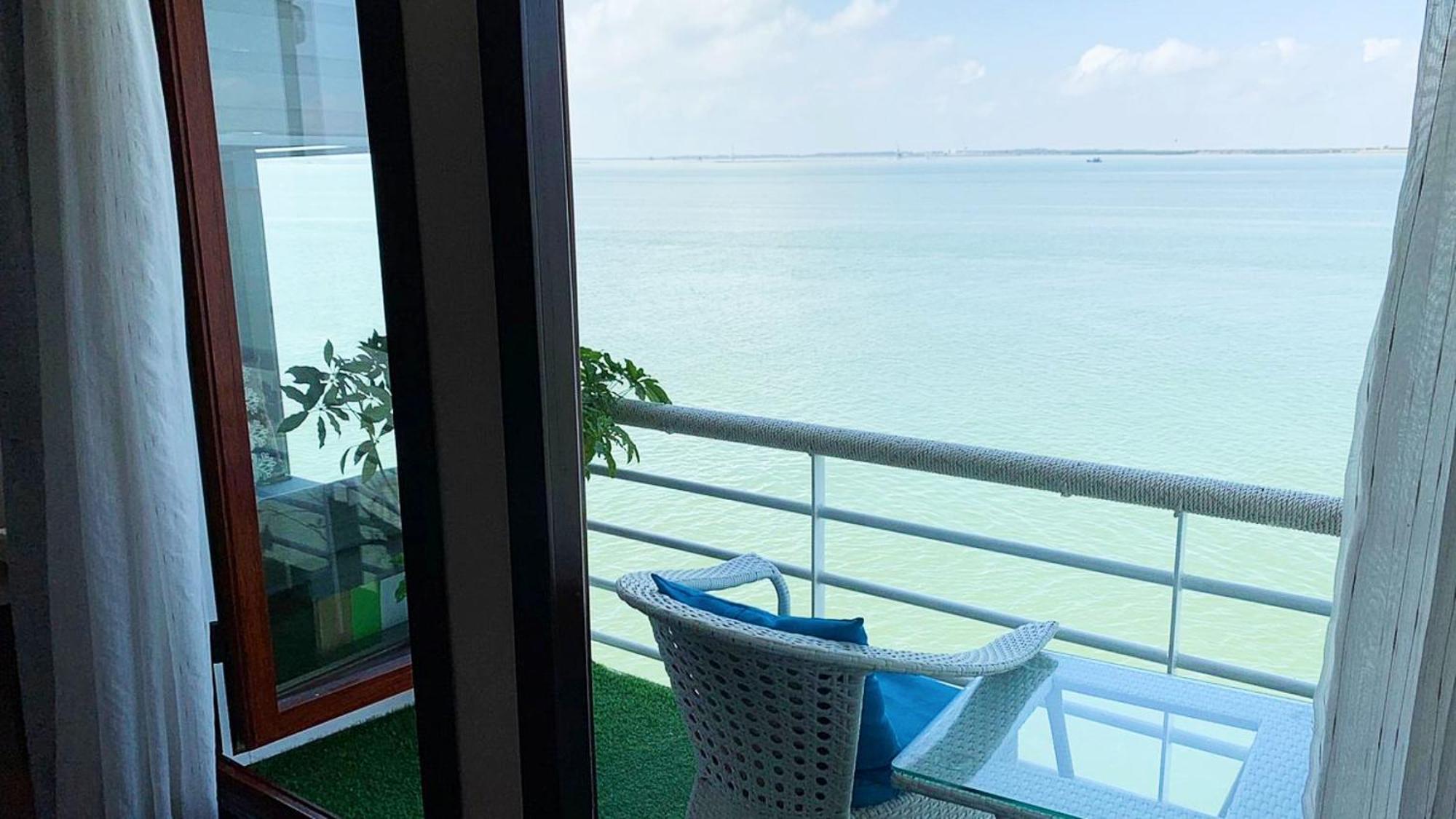 Lotus Elegance Cruise Hotel Ha Long Bagian luar foto