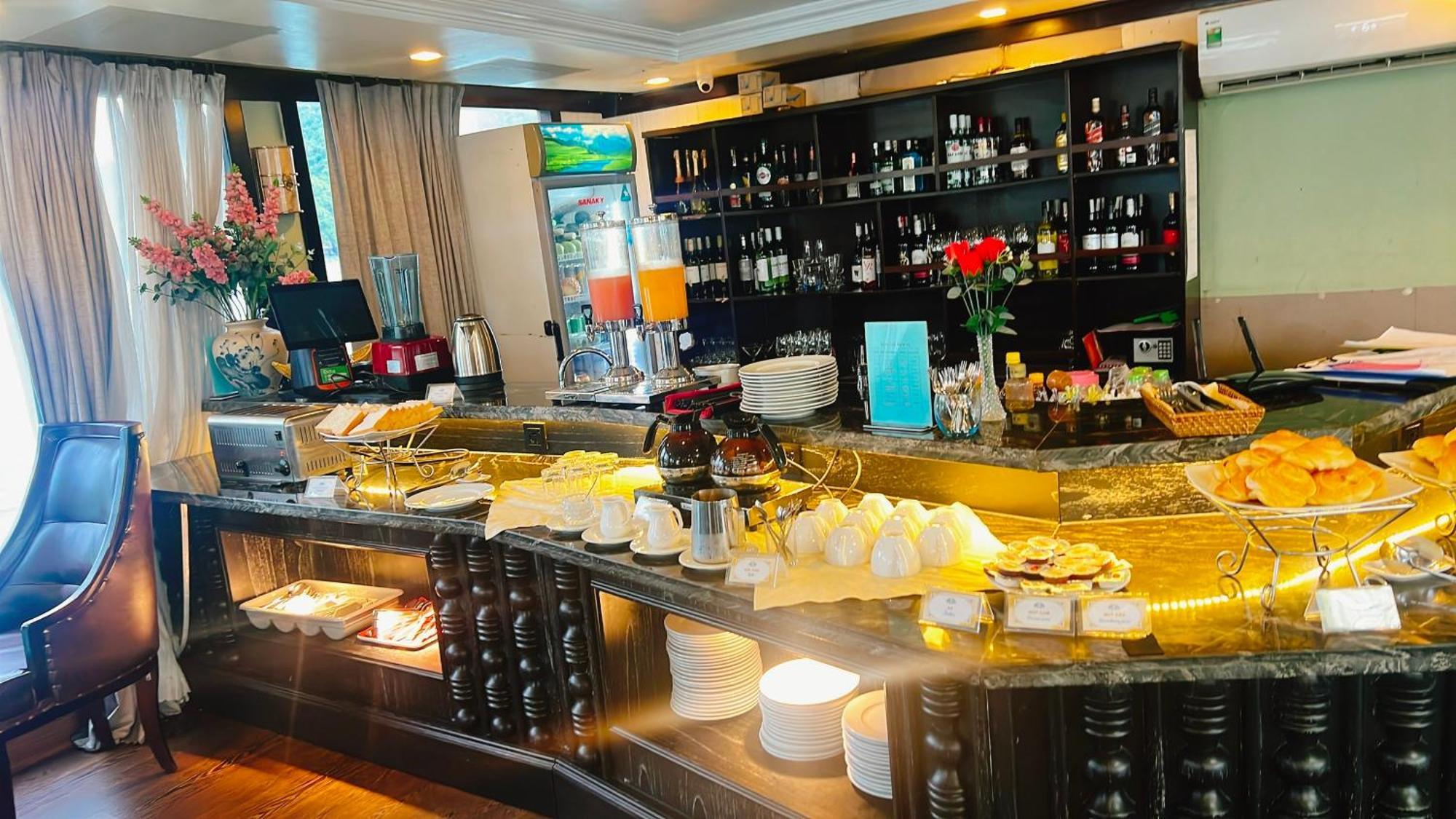 Lotus Elegance Cruise Hotel Ha Long Bagian luar foto