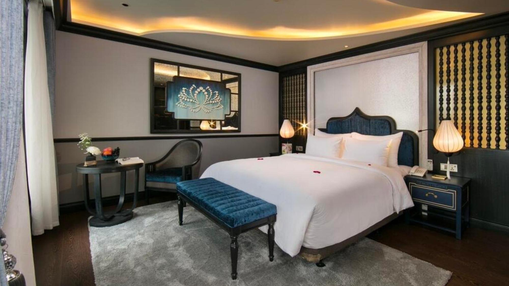 Lotus Elegance Cruise Hotel Ha Long Bagian luar foto