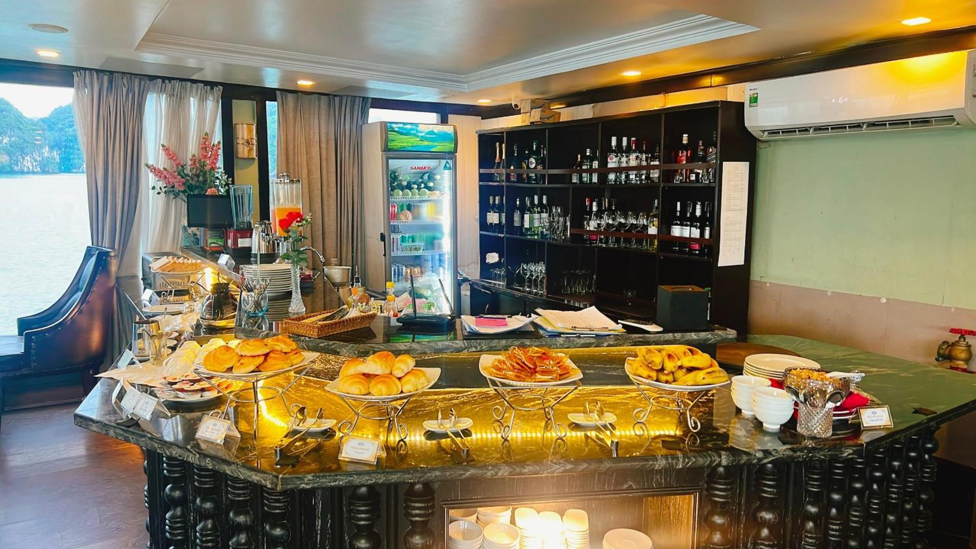 Lotus Elegance Cruise Hotel Ha Long Bagian luar foto