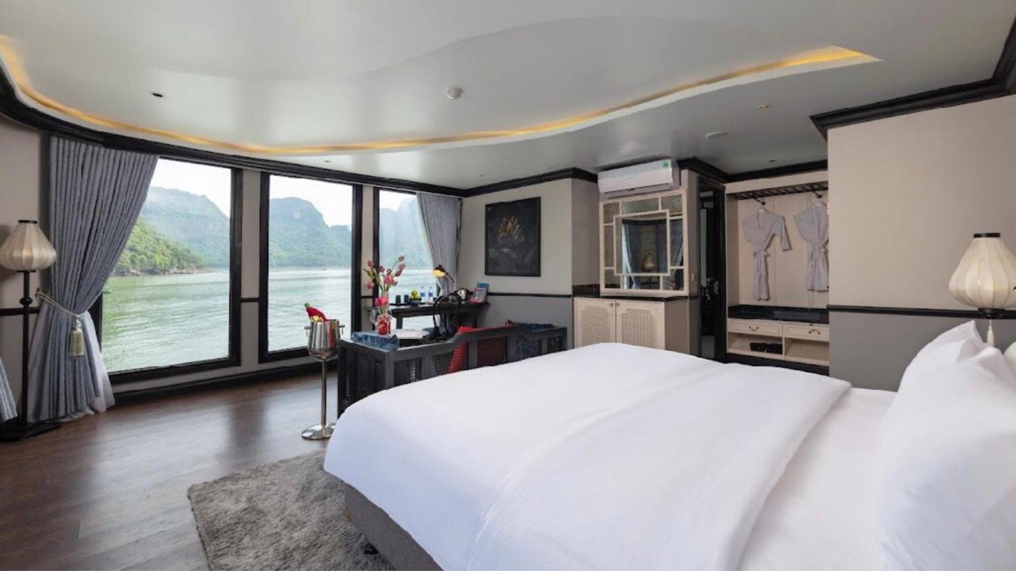 Lotus Elegance Cruise Hotel Ha Long Bagian luar foto